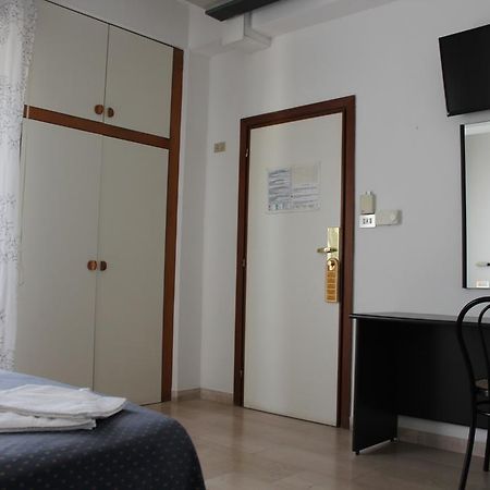 Hotel Grand Meeting Rimini Buitenkant foto