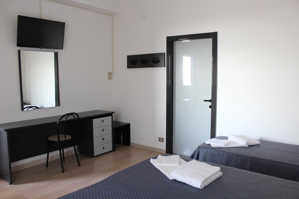 Hotel Grand Meeting Rimini Buitenkant foto