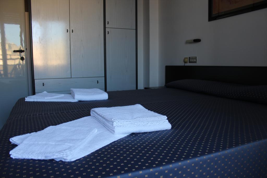 Hotel Grand Meeting Rimini Buitenkant foto