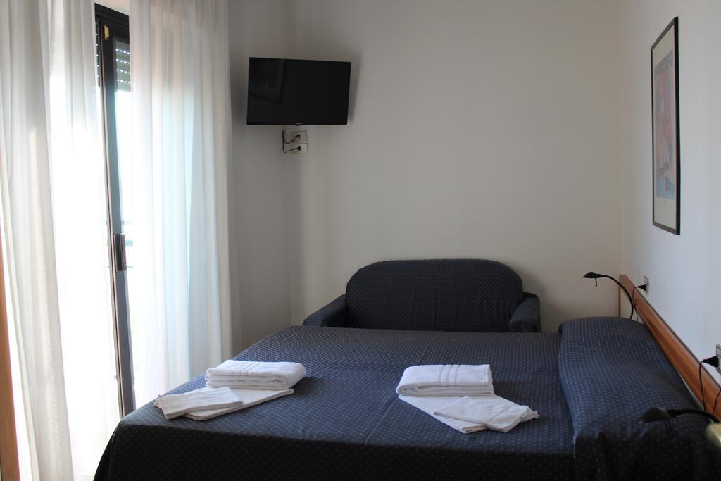 Hotel Grand Meeting Rimini Buitenkant foto