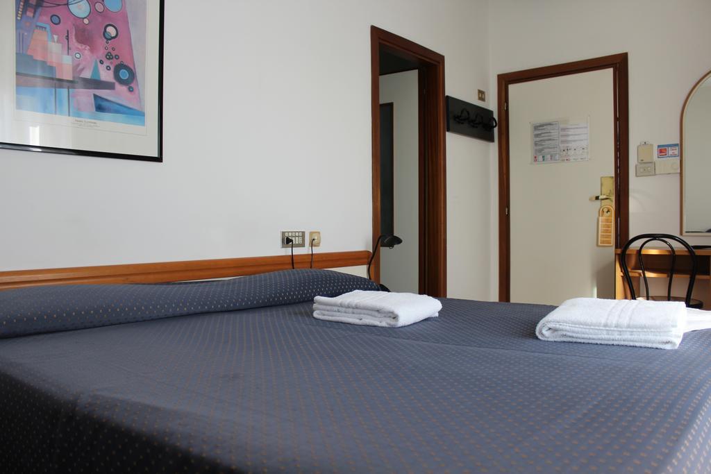 Hotel Grand Meeting Rimini Buitenkant foto