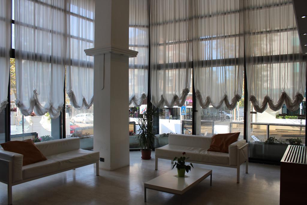 Hotel Grand Meeting Rimini Buitenkant foto