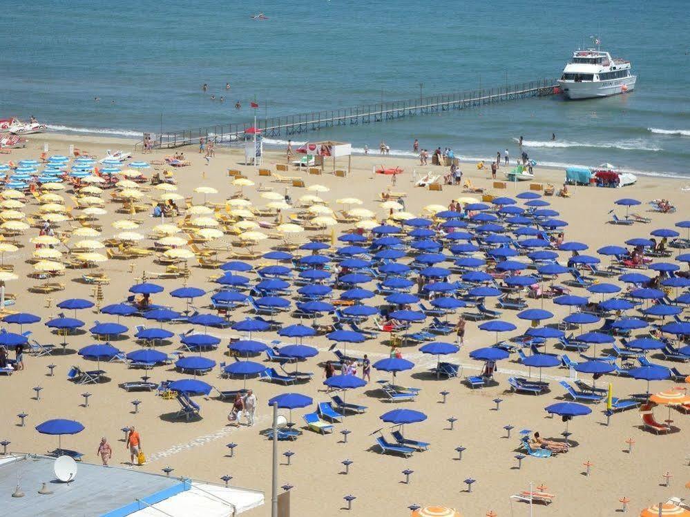 Hotel Grand Meeting Rimini Buitenkant foto